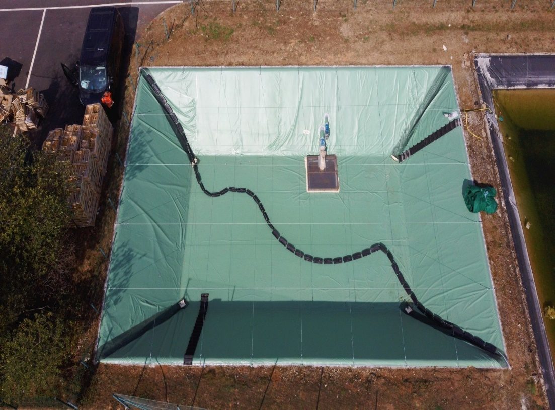 Réservoir cubique extérieur à liner